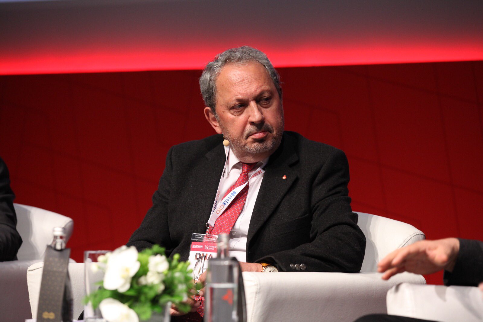 Dolar geldiği yeri unutmaz diyerek korkunç rakamı açıkladı: Piyasada 16 lira değil bakın kaç lira?