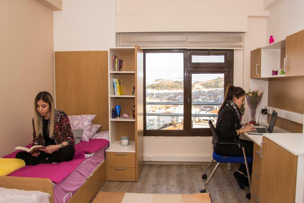 İstanbul da üniversite okuyacak gençlere kötü haber: Yurt fiyatlarına gelen zamlar dudak uçuklattı daha da zamlanacak