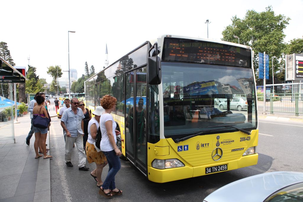 İETT den toplu ulaşıma devasa zam açıklaması! Öğrenci akbil fiyatlarına güncelleme geldi