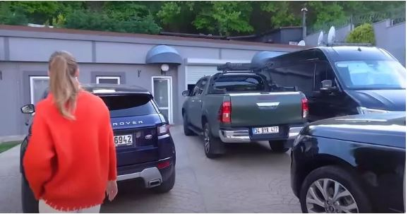 Zekeriyaköy de 4 katlı lüks villa! İdo Tatlıses ile Yasemin Şefkatli işte bu evde yaşıyor