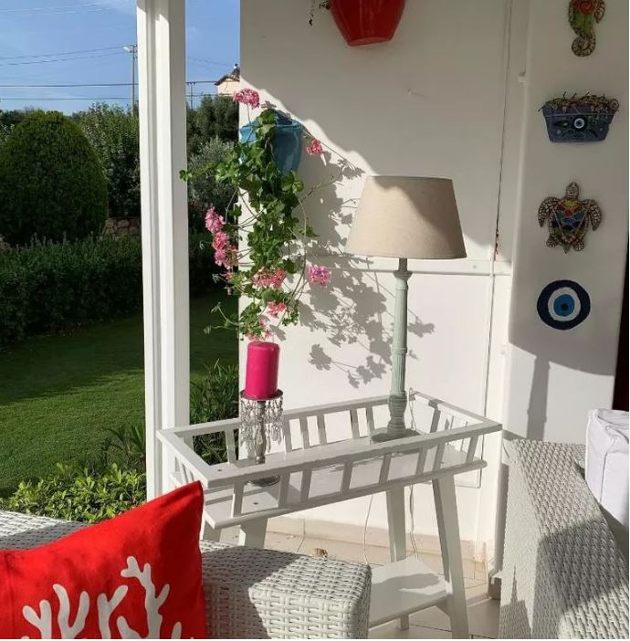 Hülya Darcan ın Çeşme de bulunan kırmızı panjurlu lüks evi! 