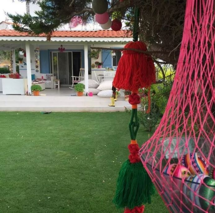 Hülya Darcan ın Çeşme de bulunan kırmızı panjurlu lüks evi! 