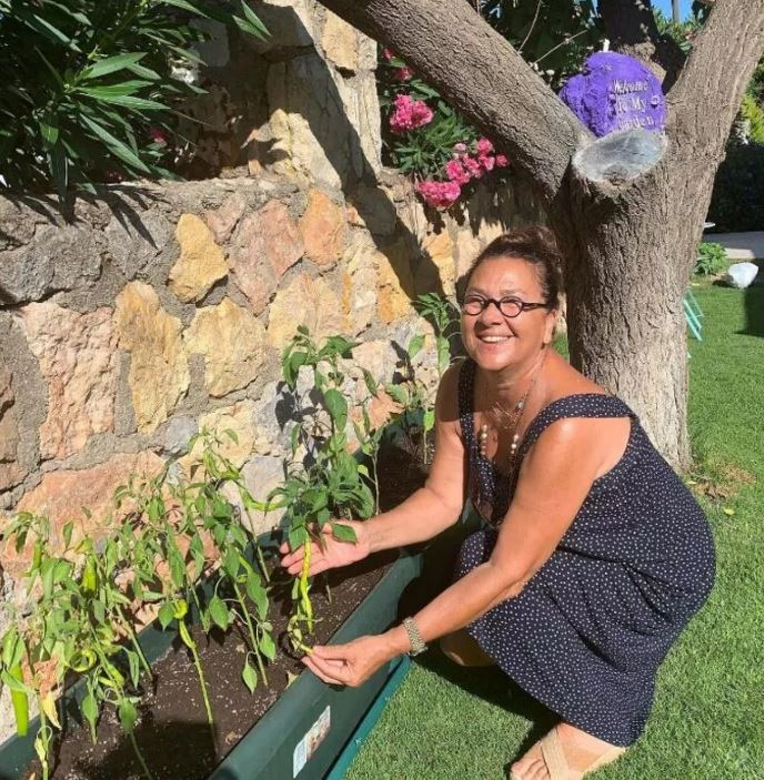 Hülya Darcan ın Çeşme de bulunan kırmızı panjurlu lüks evi! 