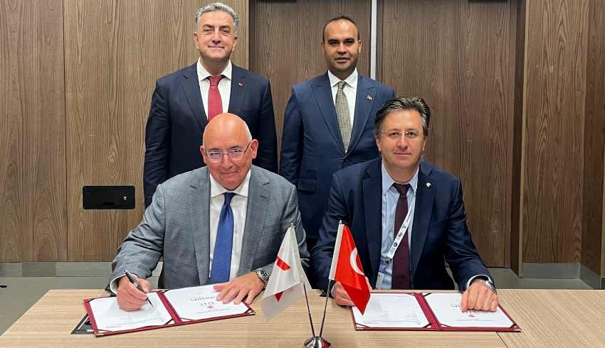 Uzaya çıkacak ilk Türk için imzalar atıldı