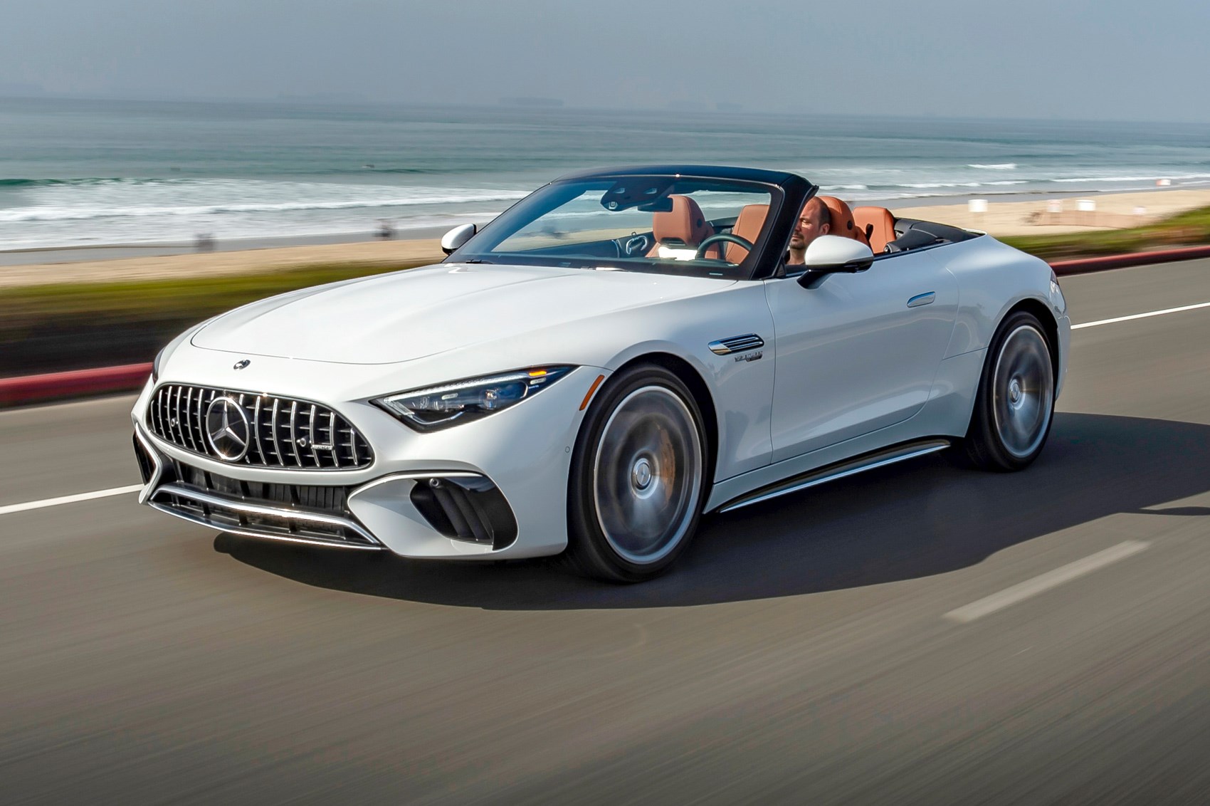 İşte karşınızda 8 milyon 534 bin TL den başlayan fiyatlarıyla Mercedes-AMG SL Roadster... 25 Mart 2023 fiyat listesi
