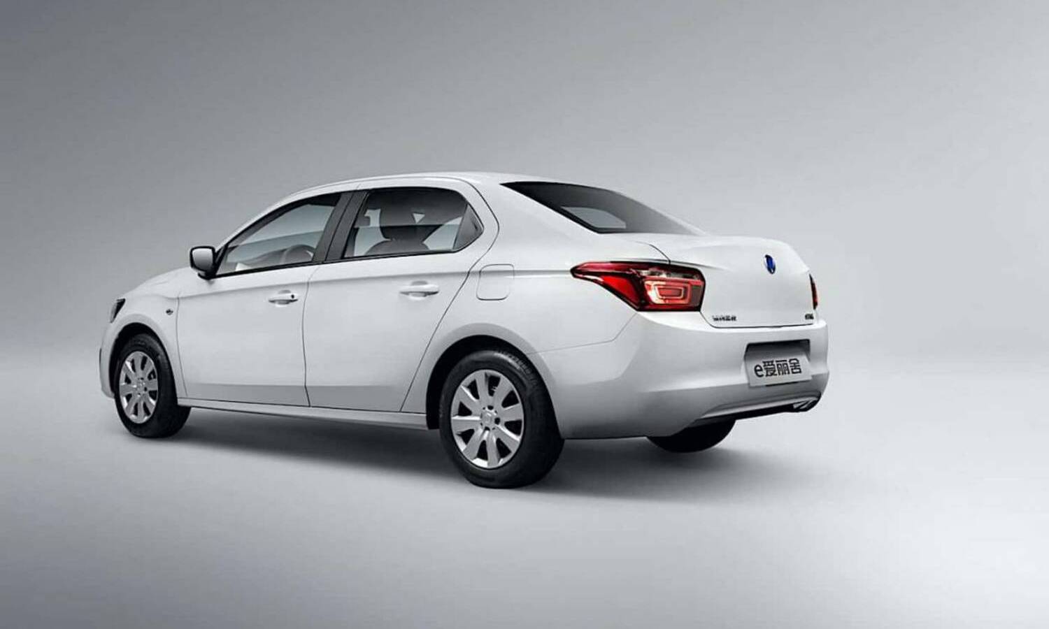 Yakıt cimrisi ve tam bir aile otomobili... Citroen C-Elysee nin 2023 model Nisan ayı fiyatları açıklandı!