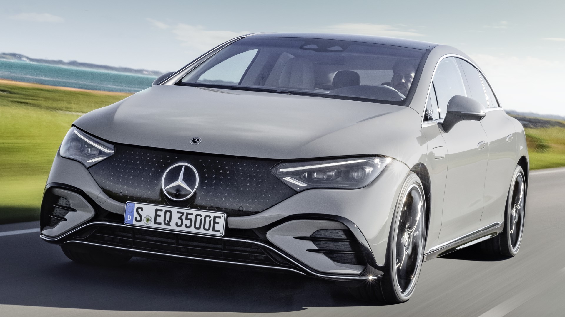 İzleyicilerin gözünden kaçmadı! Aile dizisinde Kıvanç Tatlıtuğ un kullandığı Mercedes kaç TL? 