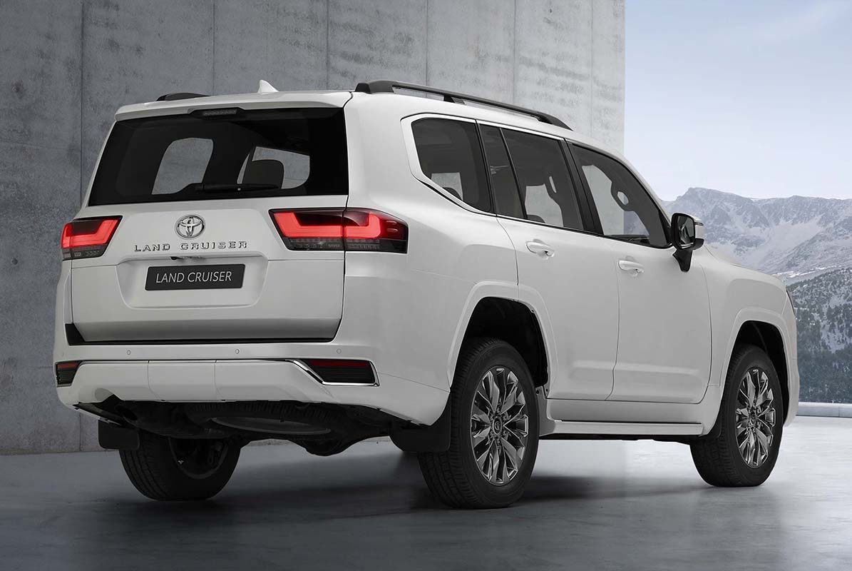 Toyota Land Cruiser ın fiyatını görenler şaşırıp kalıyor!