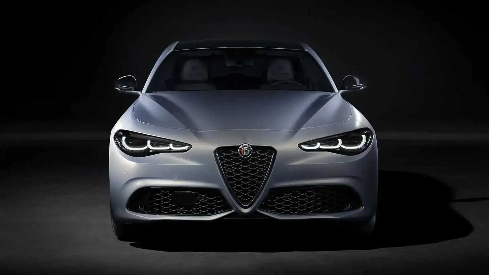 Yok artık Alfa Romeo! 2023 Alfa Romeo Giulia nın fiyatını duyunca kulaklarınıza inanamayacaksınız!