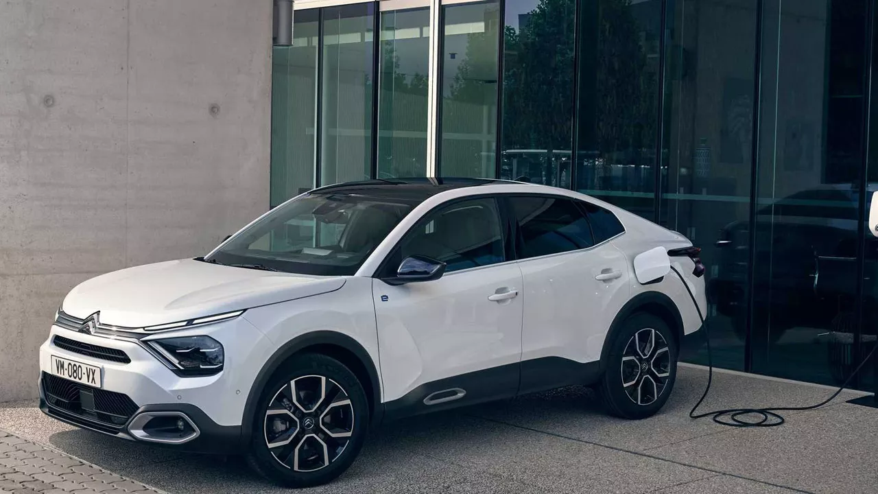 Citroen in elektrikli crossover modeli e-C4 X ne kadar oldu? İşte Citroen e-C4 X 2023 Nisan fiyatı...