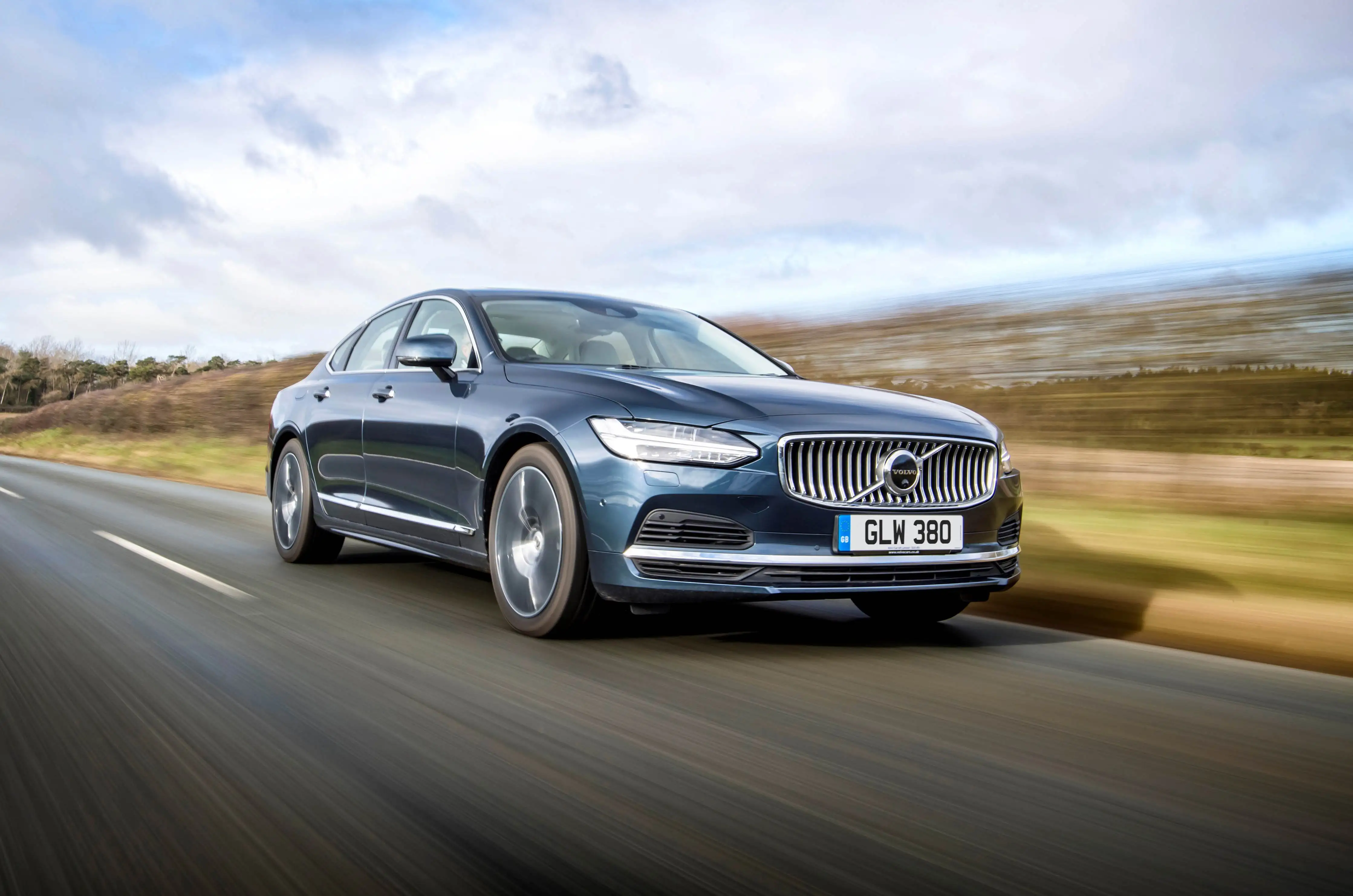 2023 Volvo S90 Recharge fiyatında büyük şok! Nisan listesine bakılacak gibi değil