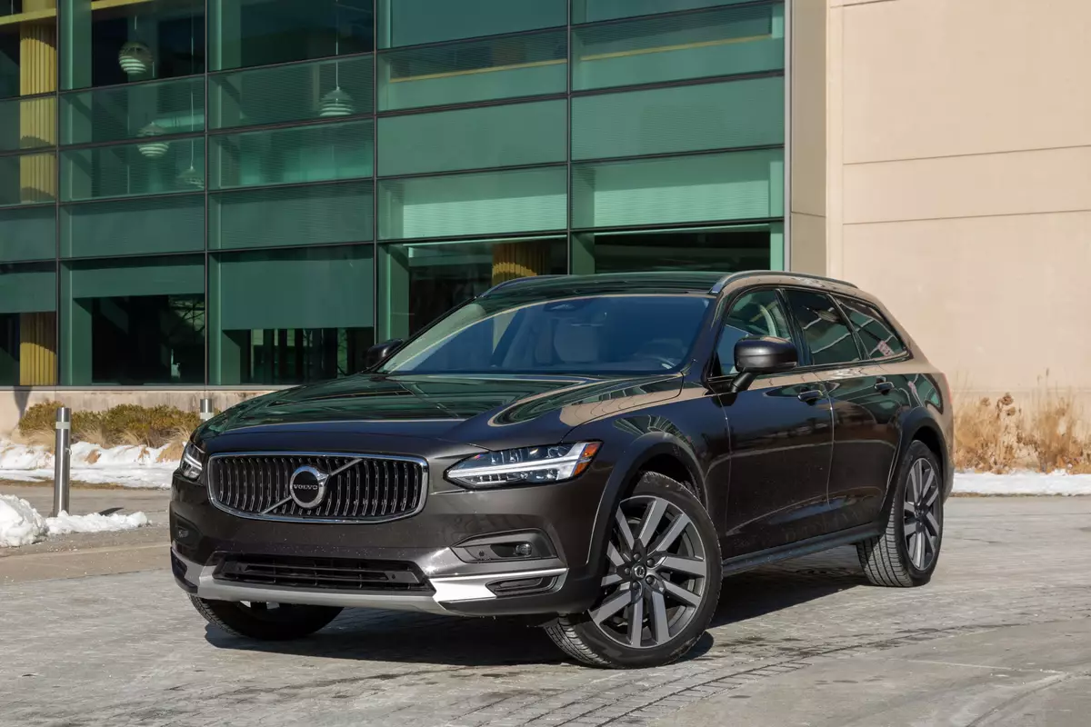 Volvo V90 Cross Country 2023 fiyatını duyanlar şaştı kaldı! İşte Volvo V90 Cross Country 2023 fiyat listesi