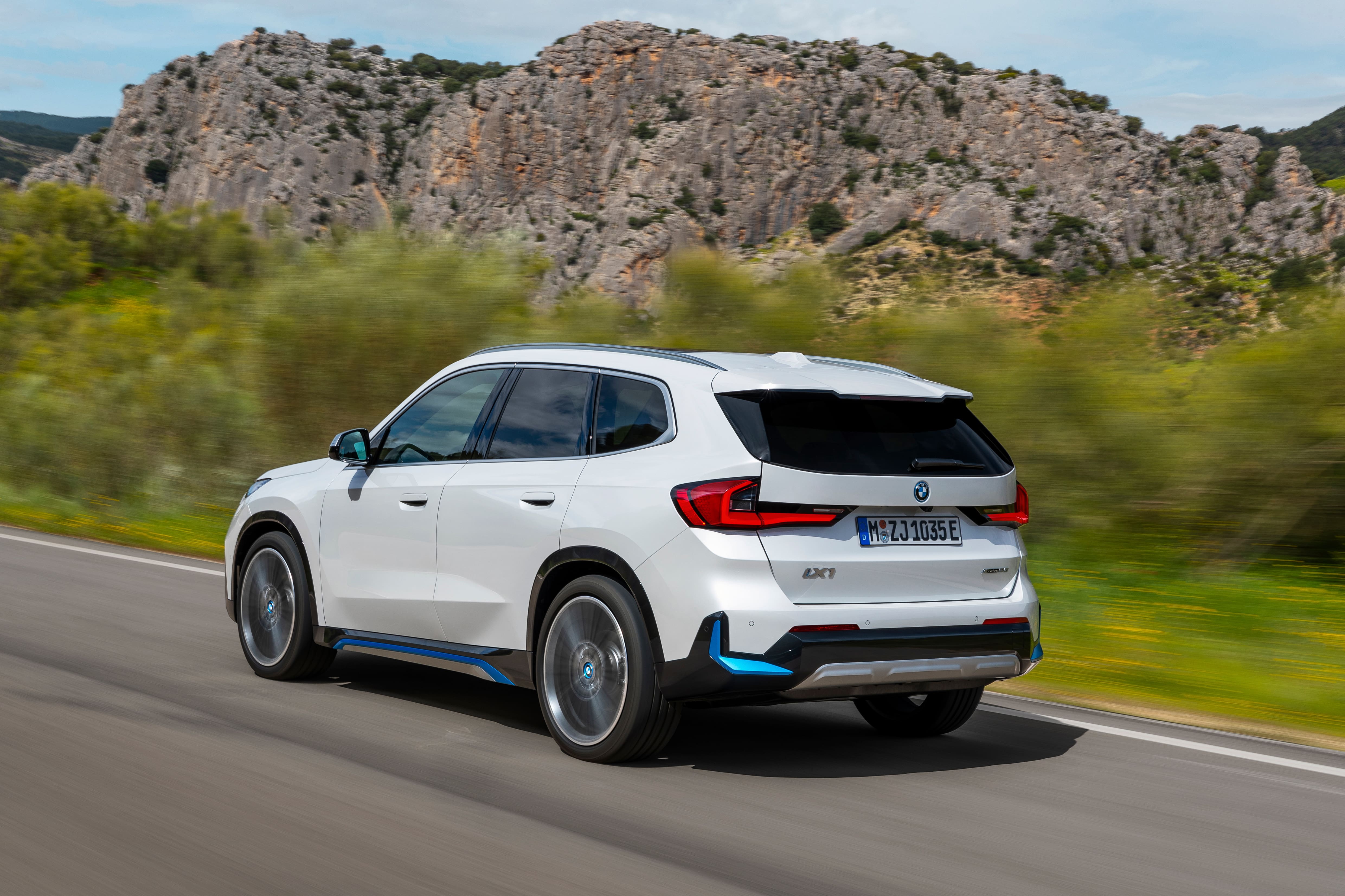 Tamamen elektrikli yeni BMW iX1 CI Bloom görücüye çıkıyor!