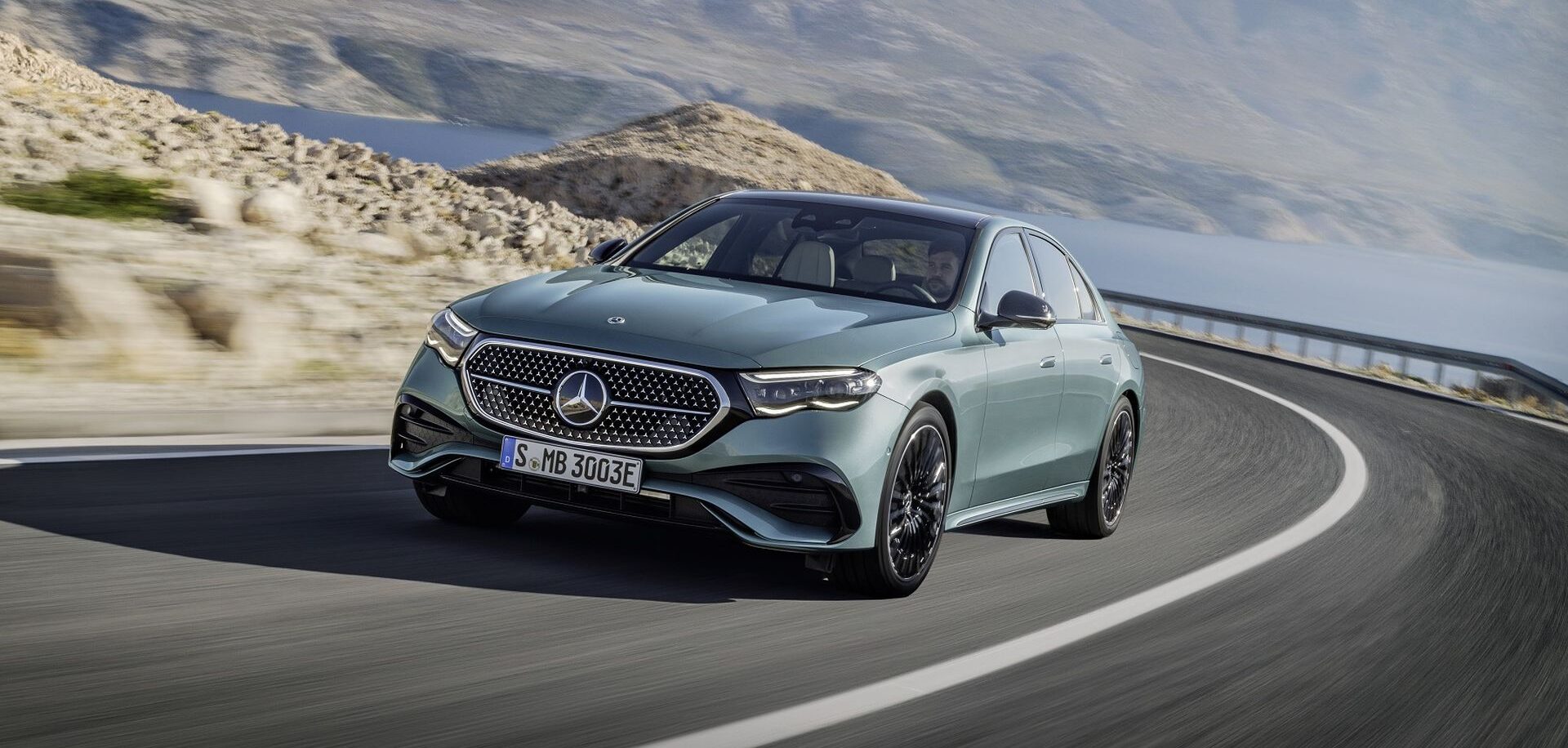 Mercedes E-Serisi Sedan sadece iç çektiriyor! Yok böyle fiyat...