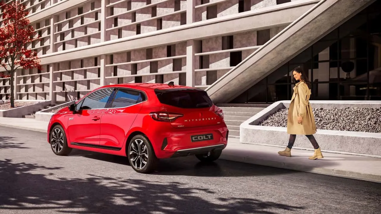 Renault Clio’nun üvey kardeşi sonunda tanıtıldı: Bursa da üretiliyor, fiyatı ise şimdiden gündem oldu bile