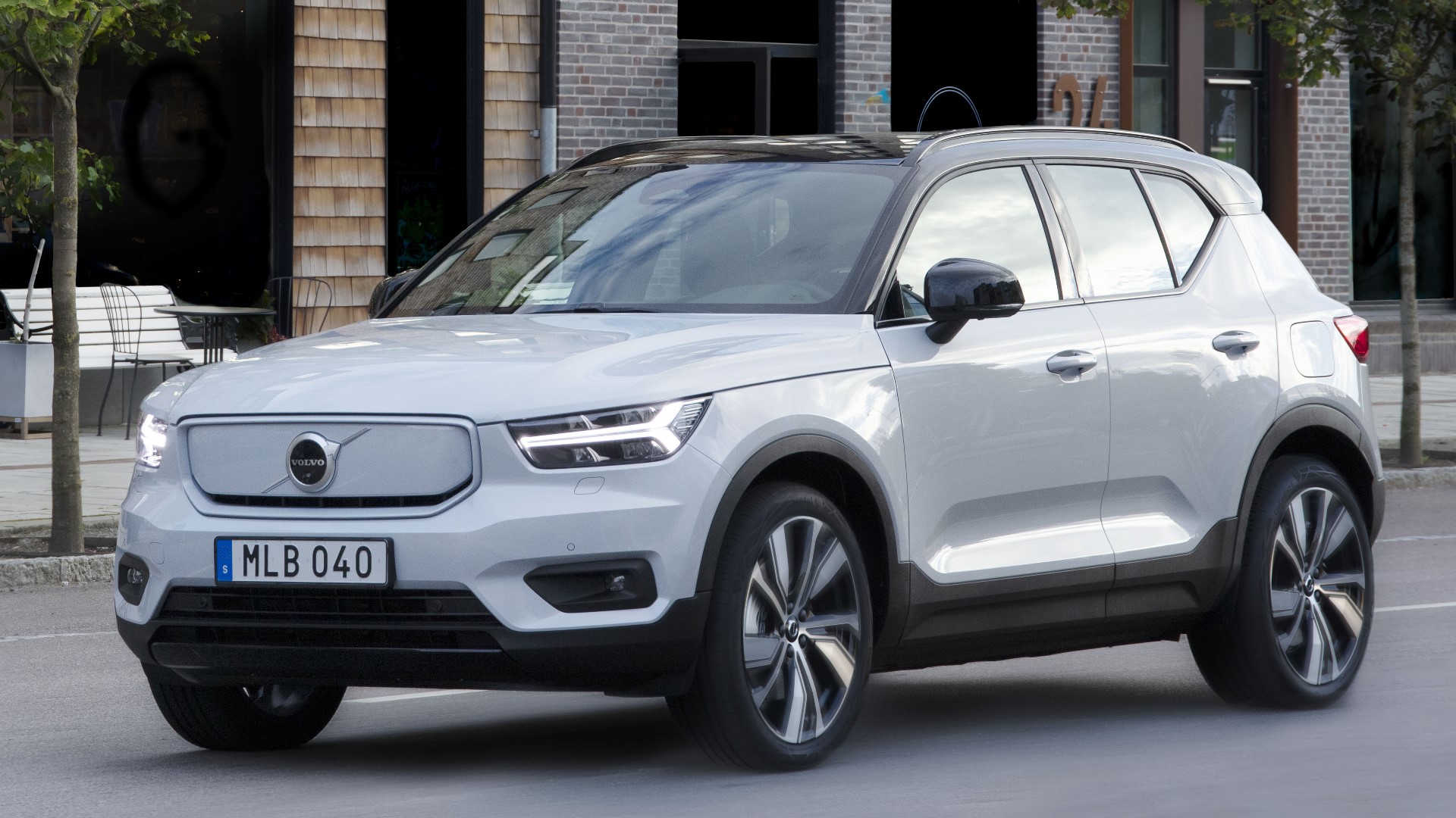 SUV almak isteyenlere kara haber; Fiyatlar artmaya devam ediyor! 2023 model Volvo XC40 fiyatları da çıldırdı