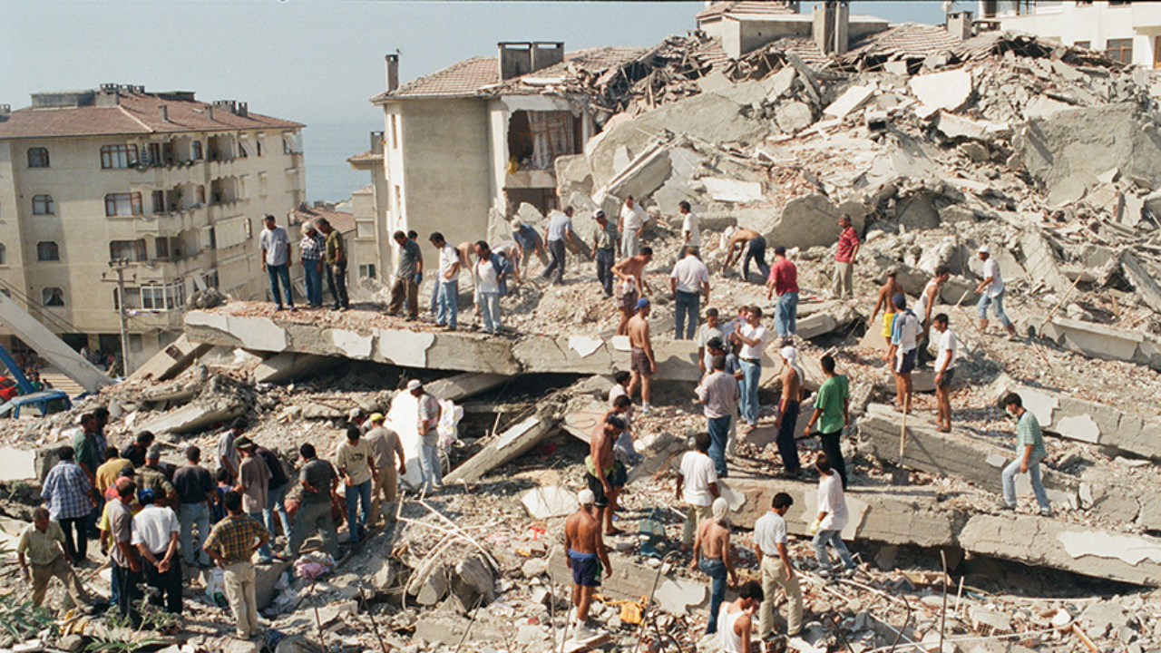 Türkiye nin dehşet verici depremleri: En büyüğü 8 şiddetindeki yıkıcı güç!