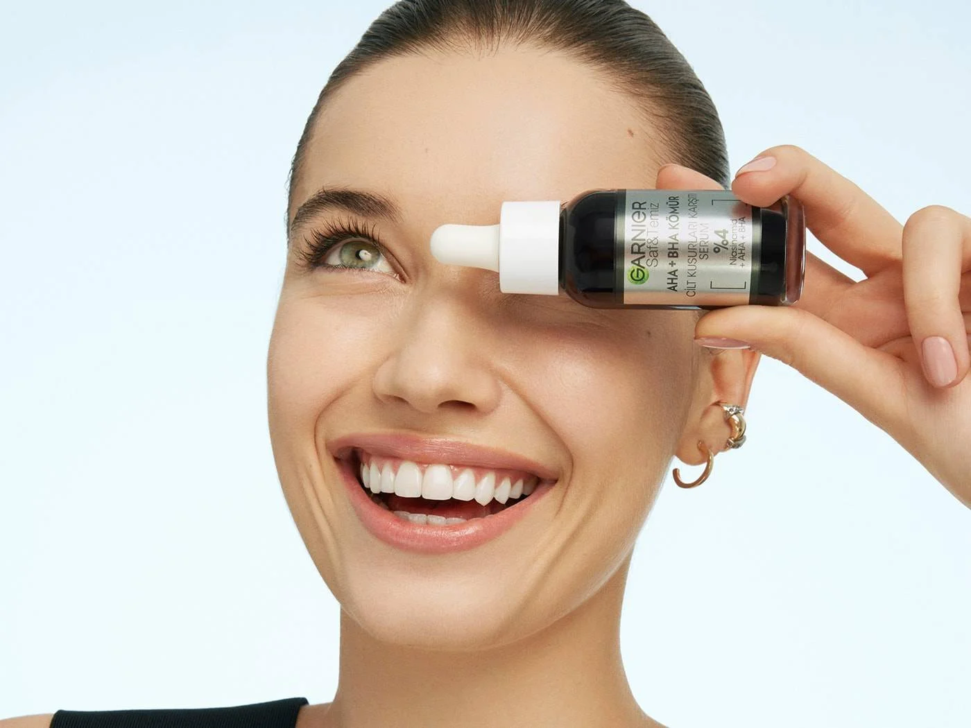 Afra Saraçoğlu nun serumu: AHA + BHA Kömür Cilt Kusurları Karşıtı Serum kaç lira?