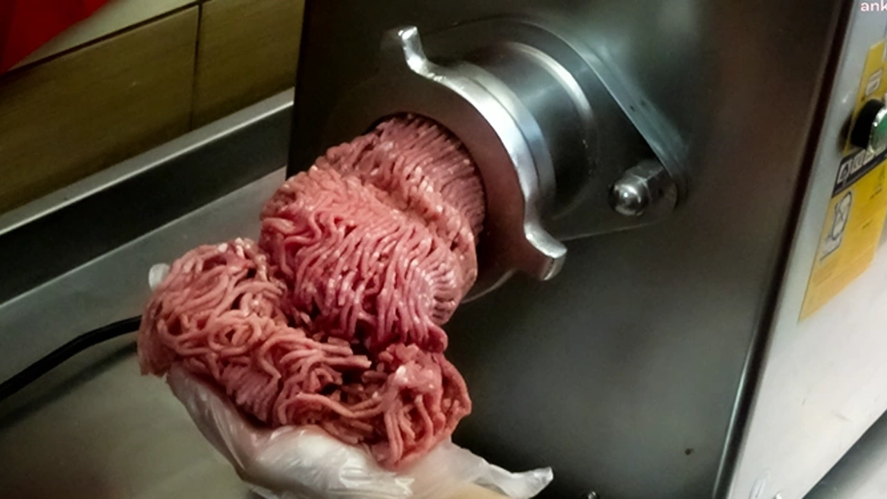 Kurban Bayramı öncesi kıyma çektirme fiyatına yüzde 100 zam; İşte yeni fiyatı