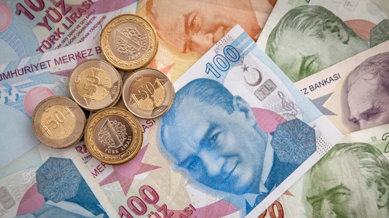 Akbank emekli promosyonunda yarışı alevlendirdi! Akbank emeklilere 10 bin TL verecek, hemen buraya bakın!