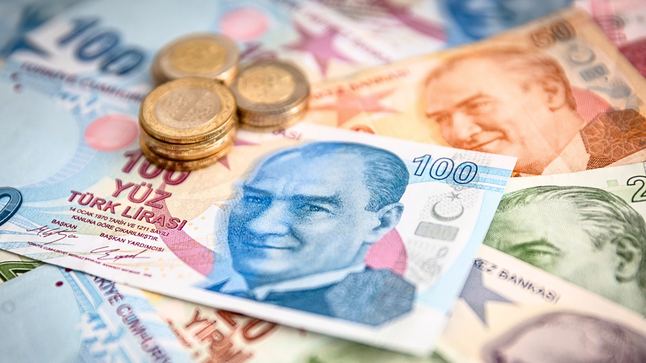 Akbank emekli promosyonunda yarışı alevlendirdi! Akbank emeklilere 10 bin TL verecek, hemen buraya bakın!