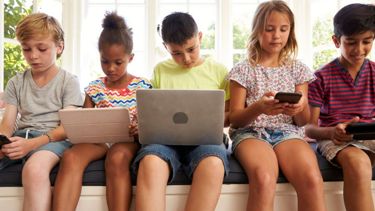 Veliler ve öğrenciler dikkat! Okullarda telefon yasaklanıyor!