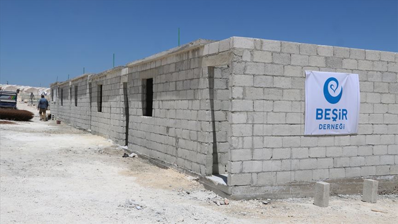 Beşir Derneğinin İdlib'de inşa ettirdiği 180 evin inşaatı tamamlandı